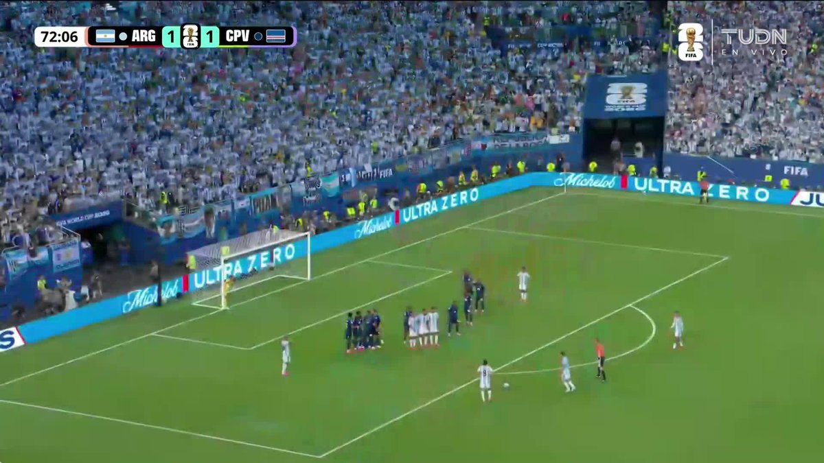 ¡VOZINHA LE 'QUITA' OTRO GOL A MESSI! ¡ATAJADÓN! 🤯 ¡Este arquero está loco! #ElMundialEsNuestro y la magia de los Dieciseisavos de Final de la Copa Mundial de la FIFA 2026 se vive por @televisa y @vix 📺🏆