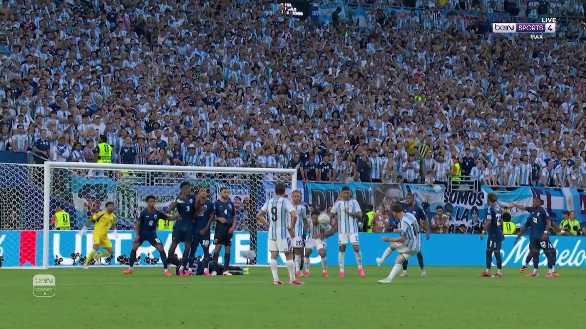 🧤 حارس مرمى الرأس الأخضر فوزينيا يحرم ميسي من تسجيل الهدف الثاني بعد ركلة حرة متقنة #كأس_العالم2026 | #مونديال2026 | #كأس_العالم #beINWC26 | #FIFAWorldCup2026 | #FIFAWorldCup