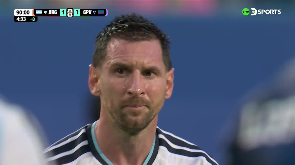 VOZINHA CIERRA EL ARCO DE CABO VERDE Messi intentó marcar el segundo para la Albiceleste, pero nuevamente el arquero impidió el tanto del triunfo para Argentina. #MundialEnDSPORTS #FIFAWorldCup