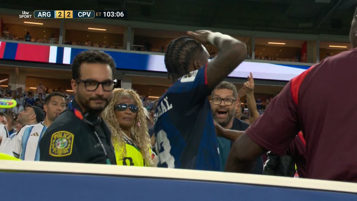 CAN YOU BELIEVE IT! 😱 Sidny Cabral's SUBLIME curler gets Cape Verde back on terms