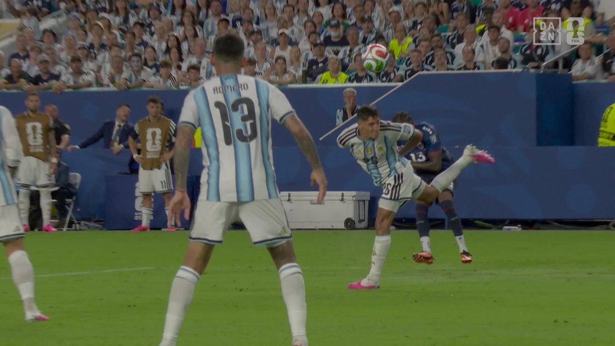 Esto gol es historia de los mundiales eh. Se recordara en 20 años. Que bonito ha sido.