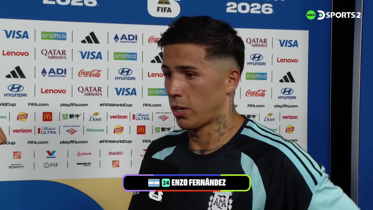 🇦🇷 "TENEMOS LOS DOS MEJORES CENTRALES DEL MUNDO" El elogio de Enzo Fernández para Cuti Romero y Lisandro Martínez, autores de los goles para Argentina contra Cabo Verde. 🎙️ Nani Senra 🎙 #MundialEnDSPORTS | #FIFAWorldCup