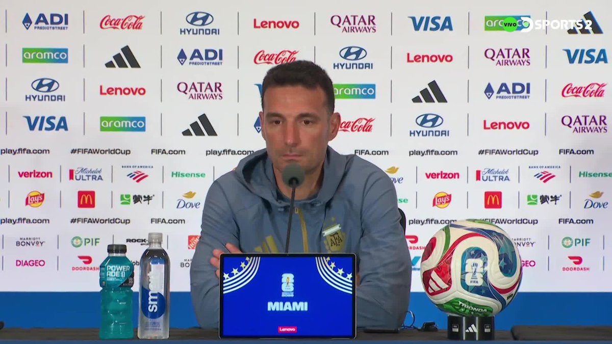 🇦🇷3️⃣⚽️2️⃣🇨🇻 | MUNDIAL 2026: Lionel Scaloni felicitó a Cabo Verde por el partido que le hizo a Argentina por los 16avos de final.