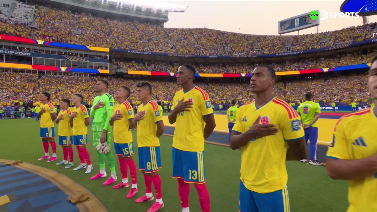 Atención al gesto de Daniel Muñoz en la parte final del himno de Colombia 🇨🇴♥️ Dicen que, esa frase la gritamos con el alma 🙏