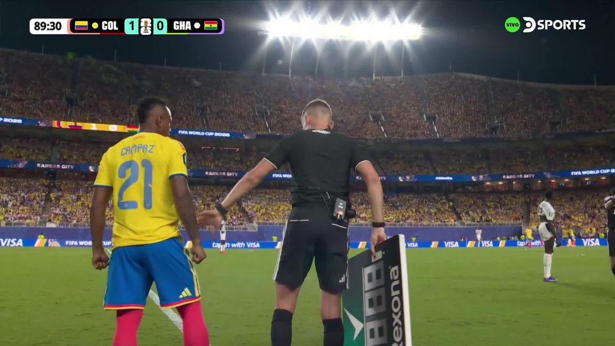 ¡LA OVACIÓN PARA LUCHO DÍAZ! Sobre el final de Colombia vs. Ghana, el atacante fue sustituido y se llevó los aplausos de todo el estadio.