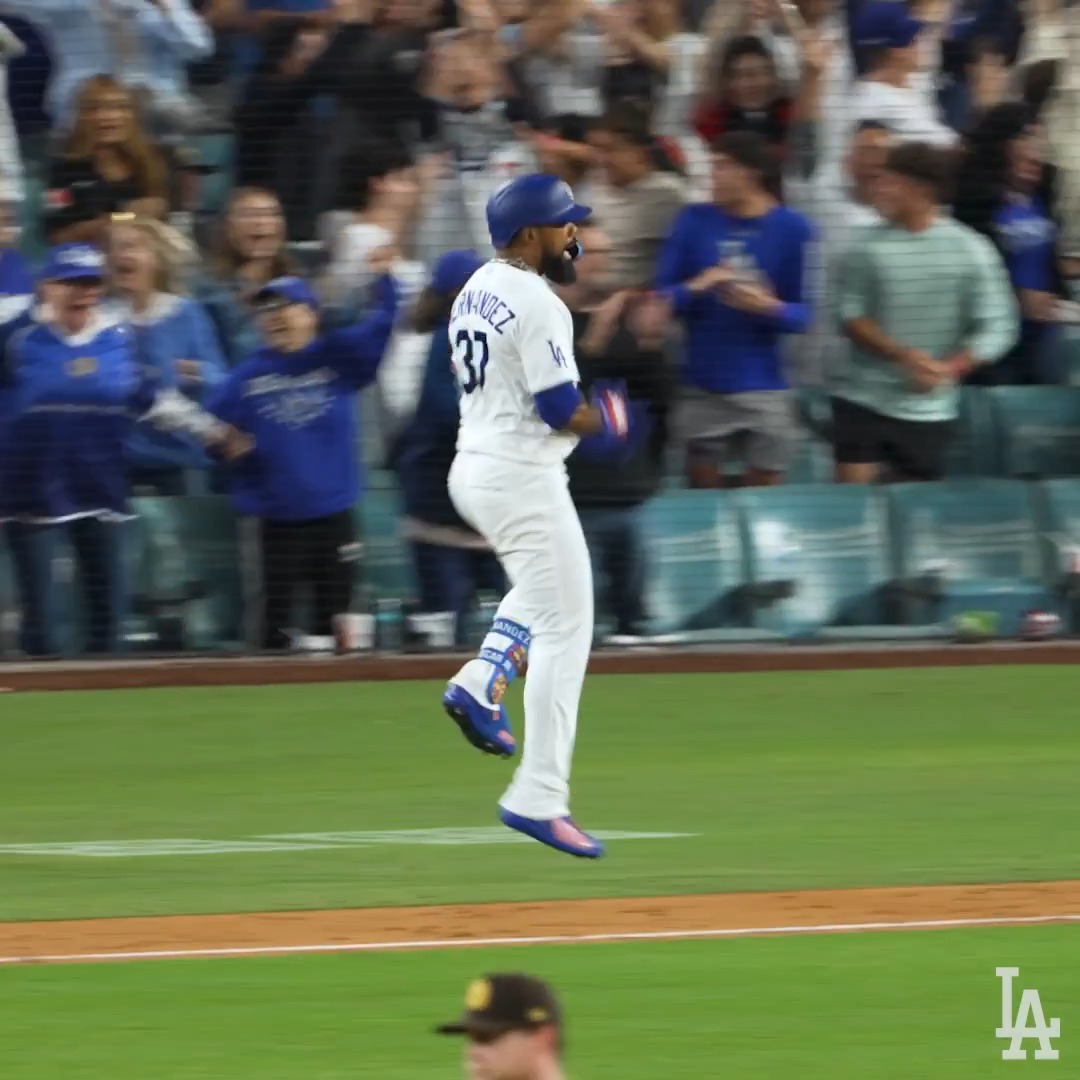 Teoscar had the stadium on their feet. 🗣️