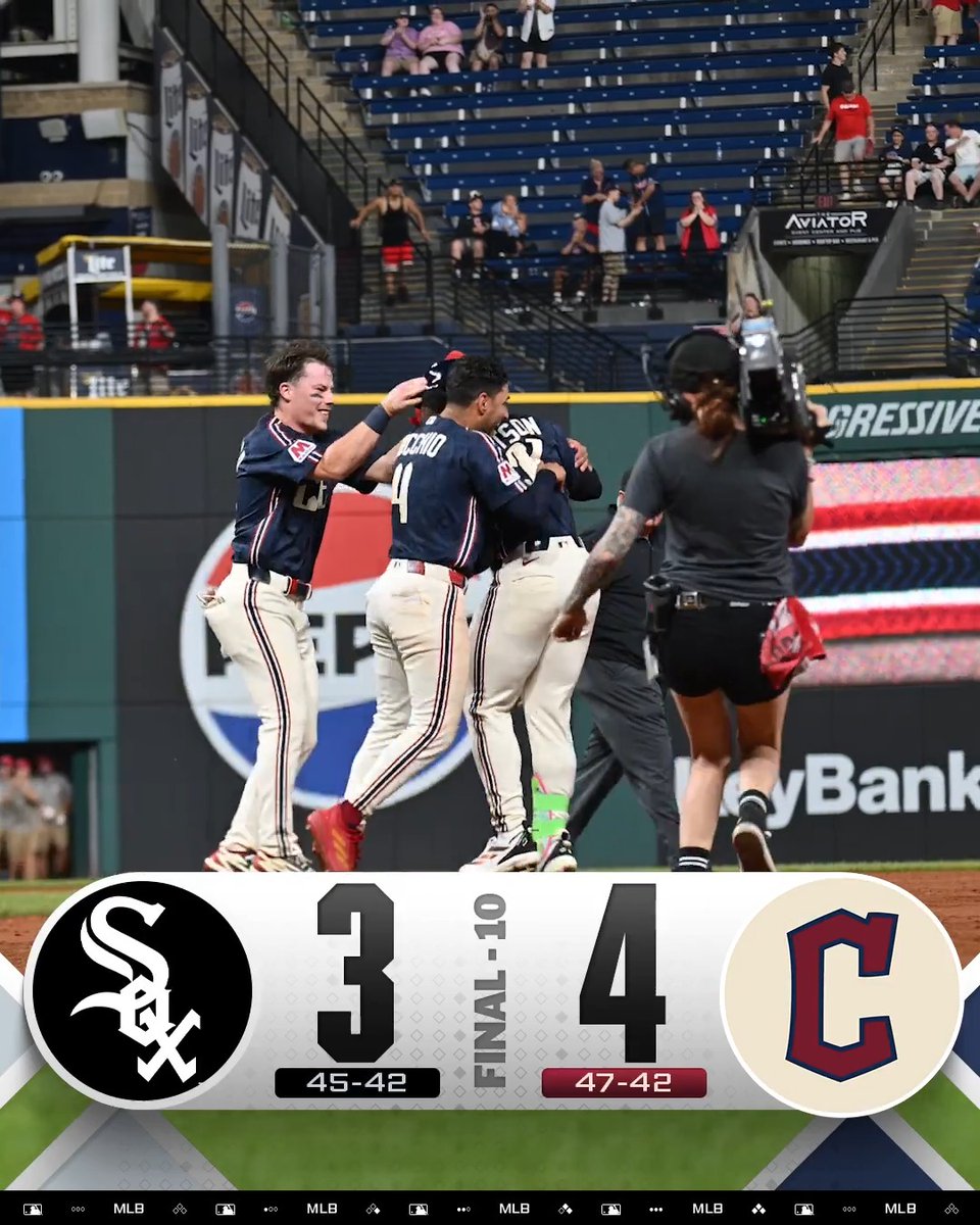 The Cleveland Guardians move into first in the AL Central with a walk-off win!