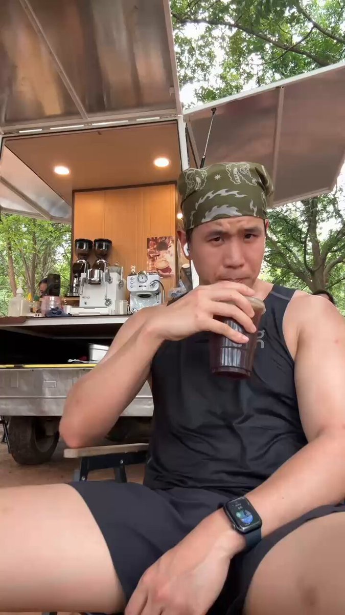 ซื้อกาแฟ แถมหมาครับคุณลูกค้า
