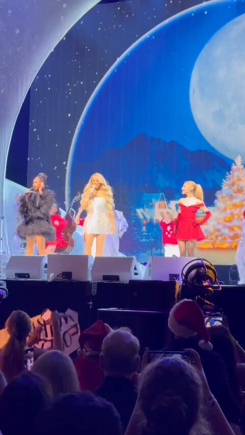 i know Ariana probably won't acknowledge her true daughter in the near future, but this is gonna be them in 20 years singing Santa Tell Me remix