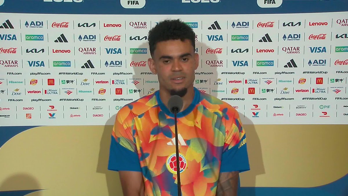 EN CASTELLANO, POR FAVOR: Lucho Díaz protagonizó un divertido momento tras la victoria de Colombia ante Ghana. ⚽ #ESPNMundial 📺 Mirá los mejores partidos de la #FIFAWorldCup por ESPN, en el Plan Premium de #DisneyPlus