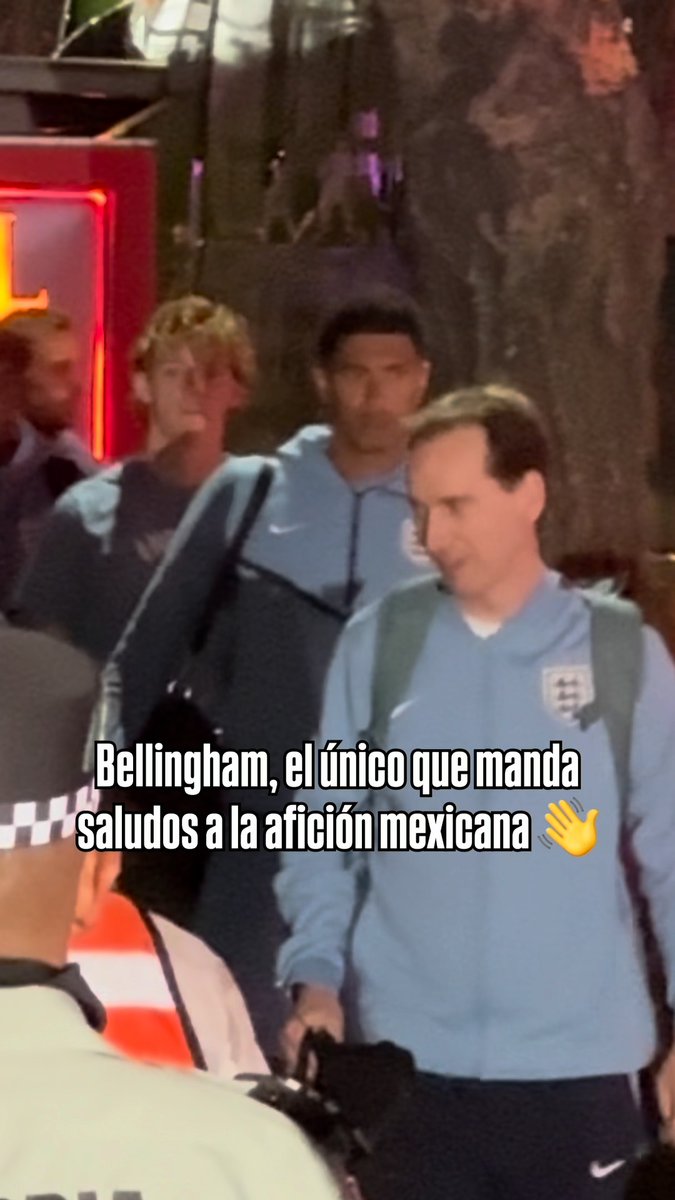 ยกGRAN GESTO DE JUDE! ๐๐ฅ ๐ด๓ ง๓ ข๓ ฅ๓ ฎ๓ ง๓ ฟ Jude Bellingham fue el รบnico jugador inglรฉs que saludรณ a la aficiรณn mexicana.