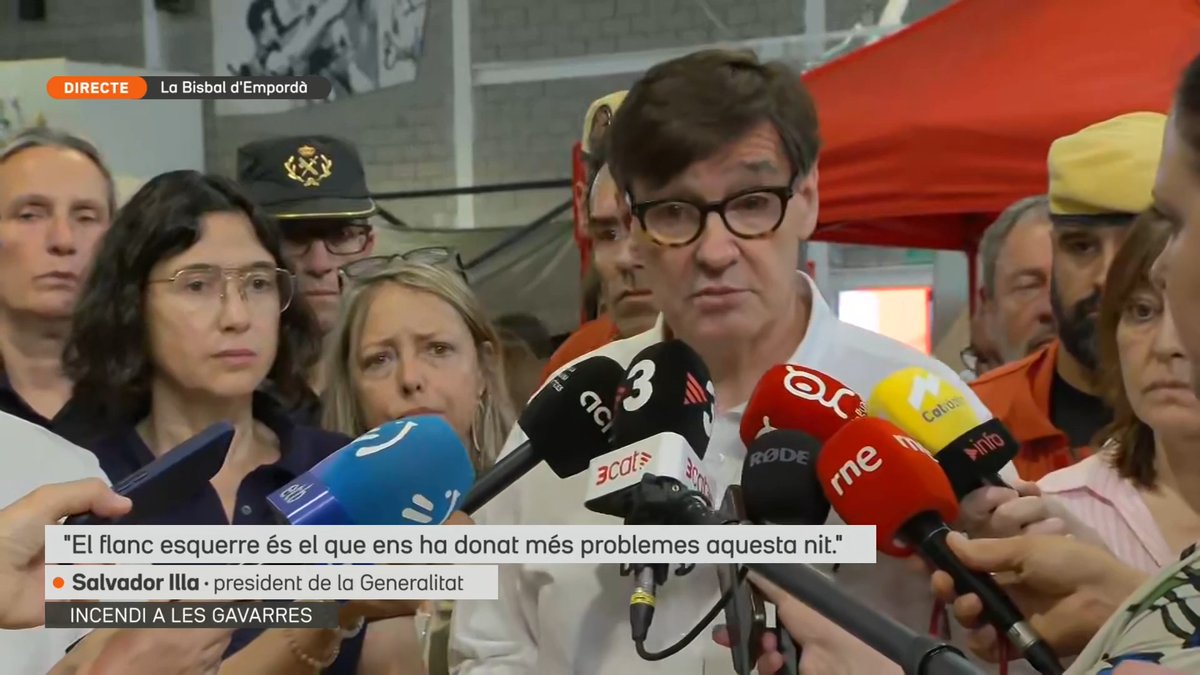 "No hi ha hagut afectacions personals. S'ha cremat una masia i dues urbanitzacions han quedat afectades." Illa informa de l'última hora de l'incendi de les Gavarres i remarca que "és importantíssim que la gent es quedi a casa"