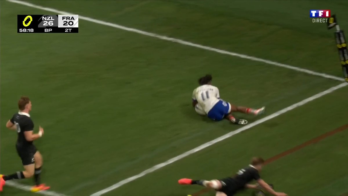 59' IL EST LÀ LE 3E ESSAI FRANÇAIS !!! ​​😍 C'est Théo Attissogbe qui conclut cette belle séquence. Les Bleus se reprennent ! 🔥 🇳🇿 26-25 🇫🇷 👉 Le match en direct sur TF1 et en streaming sur TF1+ :