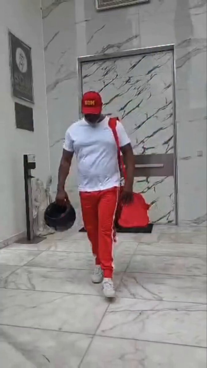 Tinubu is tackling decades of rot at its roots. The oppositions seeking to unseat him are shooting juvenile contents on TikTok. No sign of seriousness 😂