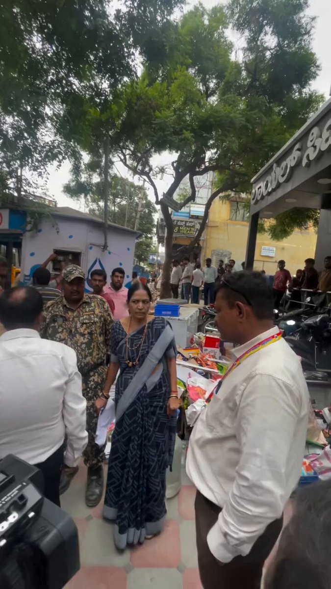 ವಲಸೆ ತೆಲುಗು ಗುಲ್ಟಿ ನಾಯಿಗಳಿಗೆ ಹೇಳಿ ಕನ್ನಡದಲ್ಲಿ ಮಾತನಾಡಳು.!🤡