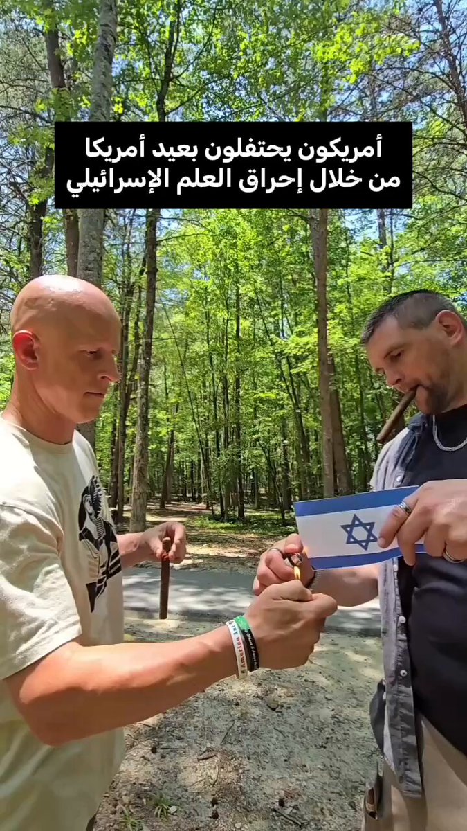 موقف قوي غير مألوف في أمريكا! أمريكون يحتفلون بعيد أمريكا الـ 250 من خلال إحراق العلم الإسرائيلي علنًا وإعلان معارضة الولاء المطلق لإسرائيل!