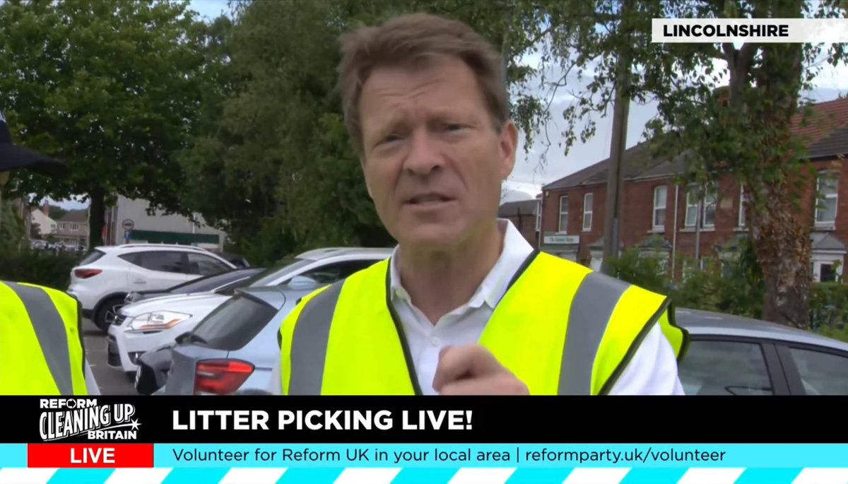 No time for ice-cream in Skegness this morning. Richard Tice and Reform UK volunteers have been hard at work in Lincolnshire cleaning up Britain. 👏 #CleaningUpBritain