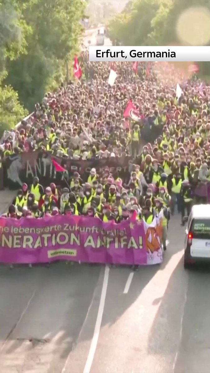 In Germania migliaia di manifestanti hanno bloccato le strade in modo pacifico per “impedire all’AfD fascista” di tenere il proprio congresso di partito