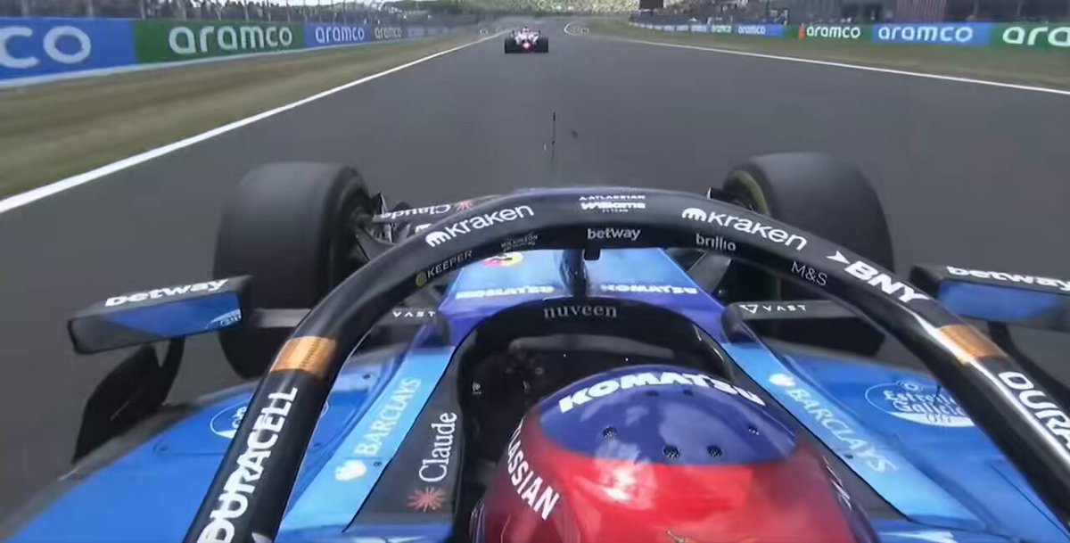 Carlos was still fighting the position with Haas in the last lap, until the last corner. He tried his best in this overweighted tractor🫠