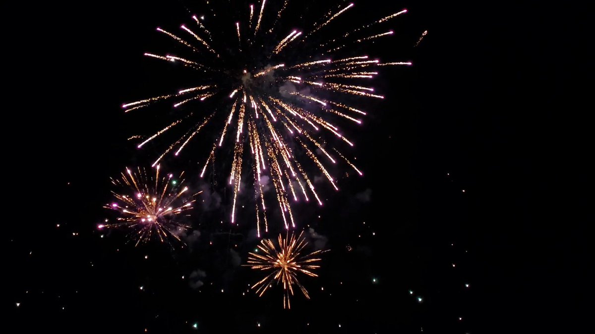 Color by chemistry 🎇🧪 Fireworks burst into color when heated metal salts jump to higher energy states, then release that energy as specific wavelengths of light. Copper glows blue, strontium glows red, and barium glows green! 🎆 📸: Anastasia Rukynets #FourthofJuly #fireworks #celebration #chemistry