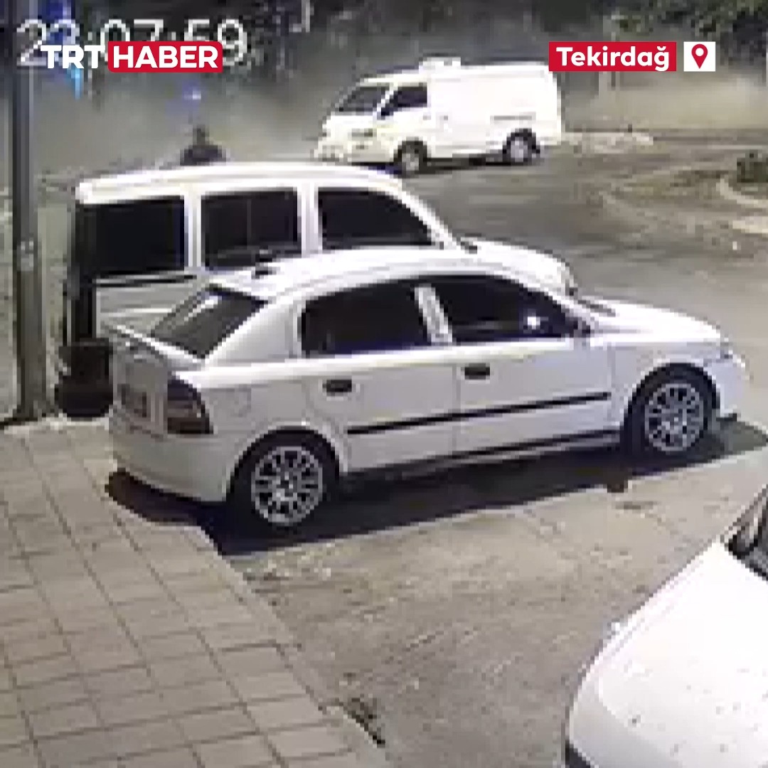 Tekirdağ'da bir binada 2 kişinin hayatını kaybettiği patlamanın güvenlik kamerası görüntüleri ortaya çıktı.
