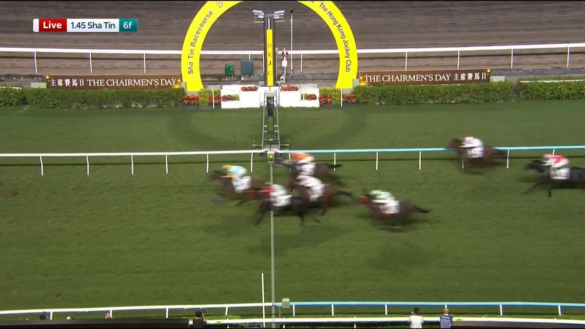 "Look at him go, WOW!" 🚀 Impressive from Solid State on his Hong Kong debut... #HKRacing HKJC Racing
