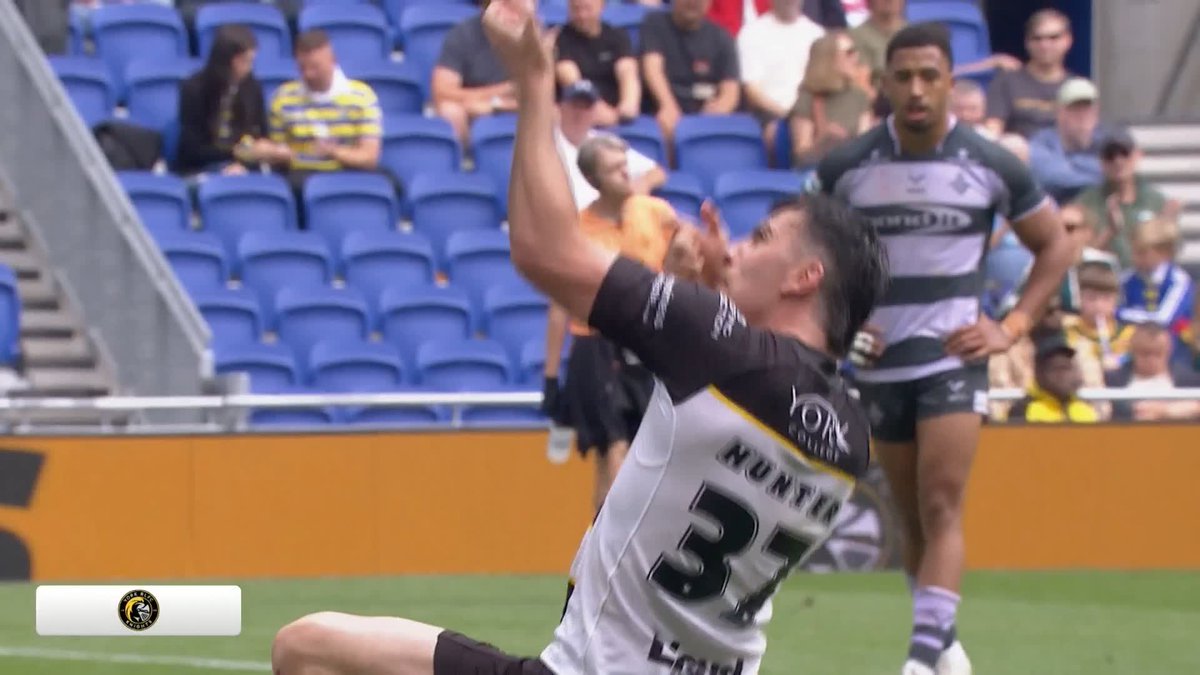 "Absolutely no right to score from there!" 👀 It's the Cody Hunter show at the Hill Dickinson Stadium and the York Knights are running riot thanks to a terrific try 🔥