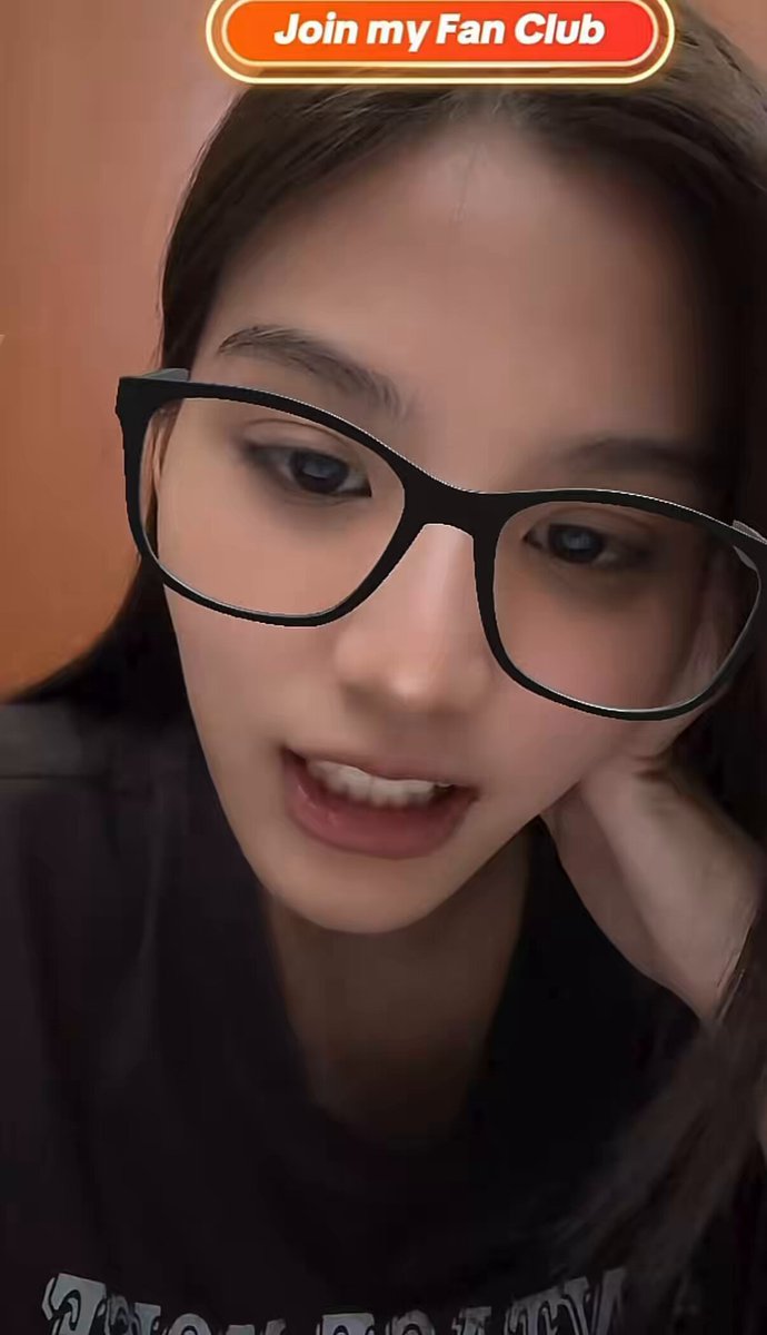 เห็นเอนี่จีบเจเวลยัง? 💜: เห็นละะ ชีไปเฝ้าหรอ เฝ้าไลฟ์หรอ ห่ยเกินไปป๊าวว ( #beonnnie )
