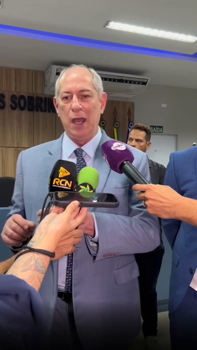 🚨 FAZENDA DA MACONHA 3/07/26: “Como é que não prendeu ninguém?”, questiona Ciro Gomes sobre o caso da plantação de maconha no Ceará. Durante entrevista, o ex-governador Ciro Gomes questionou a atuação das forças de segurança no caso da maior plantação de maconha já localizada no Ceará. Segundo ele, a legislação determina a destruição da droga e criticou o fato de nenhuma pessoa ter sido presa durante a operação, cobrando esclarecimentos sobre a condução do caso. (Texto reproduzido da RCN - Rede Ceará de Notícias) 🎥: ron_redecearadenoticias