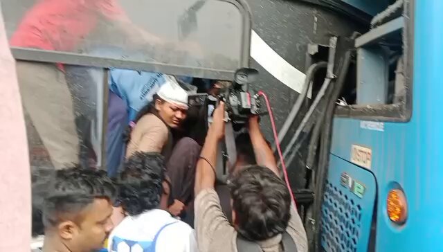 #Accident in #Bengaluru 18 passengers were injured when a #BMTC electric bus rear-ended another bus near K R Circle. Visuals of the rescue operation 👇 The Times Of India