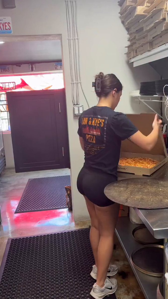 Pizza girl action Jackson Friday sizzles. Best bar pie in Florida stoolpresidente Thin is in baby only at Ian and Kye_s Pizza 🍕 Stuart FL•Jensen Beach...