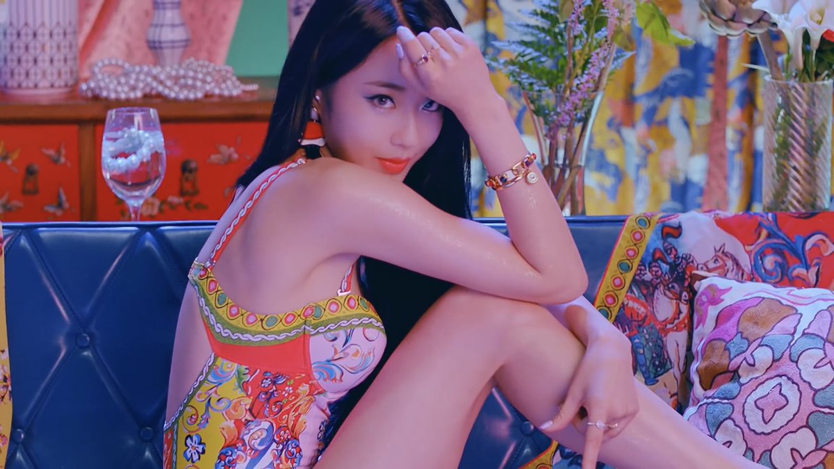 8 years ago today, KYUNGRI debuted as a soloist with ‘Blue Moon’