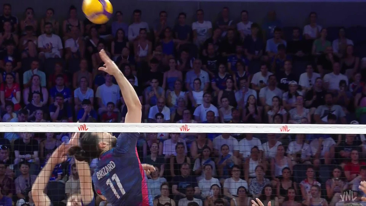 #VNL2026: ANTOINE BRIZARD 🇫🇷 PULLS THE STRINGS. 🎯 Vision. Precision. Perfect timing. ✨ Antoine Brizard 🇫🇷 leads the Men’s #VNL setting chart after Week 2, with 2️⃣8️⃣4️⃣ successful sets. 😮‍💨 Every great attack starts with him. 🤩 🏐 #BePartOfTheGame #Volleyball