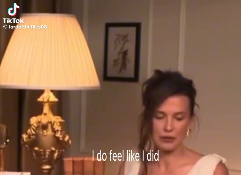 ela enfatizando o less kkkkkkkkkkkkk ai millie engraçada