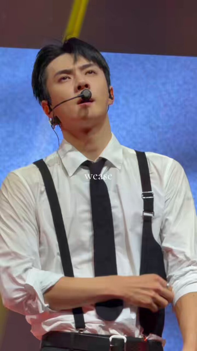 TODAY'S THE EVE SEHUN WITH THIS HAIRSTYLE IS LETHAL