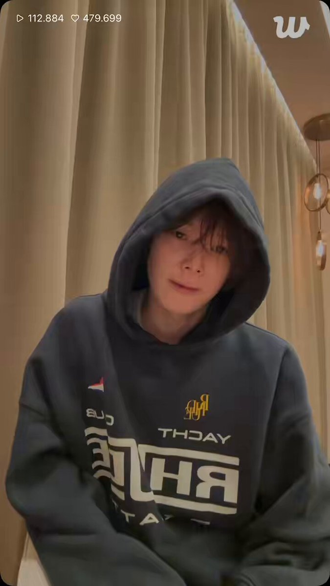 👑besok kalo misalnya aku minta nyanyi bareng, bisa nyanyi bareng ga ya? ‘uriui pureun barami~’ bisa kayak gitu? aku pengen banget nyanyi bareng luné. fanchant juga bagus, tapi aku seneng kalo ada tambahan bagian yang nyanyi bareng