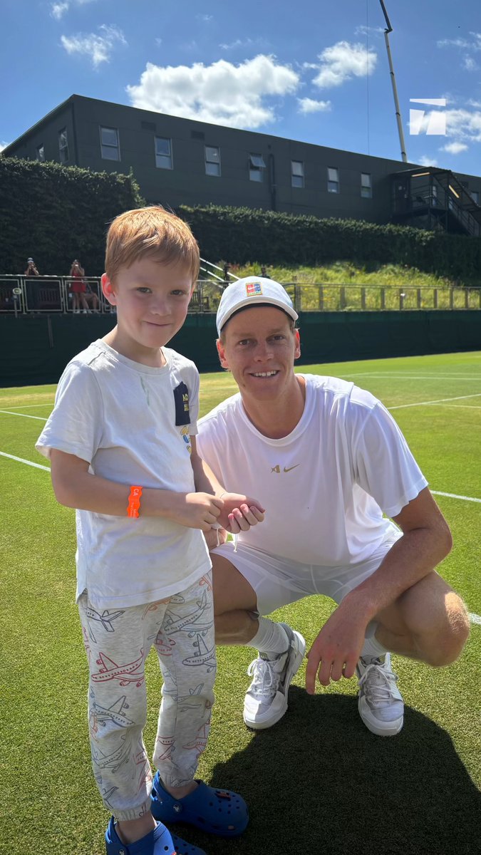 Jannik and his mini me 🥹 #Wimbledon