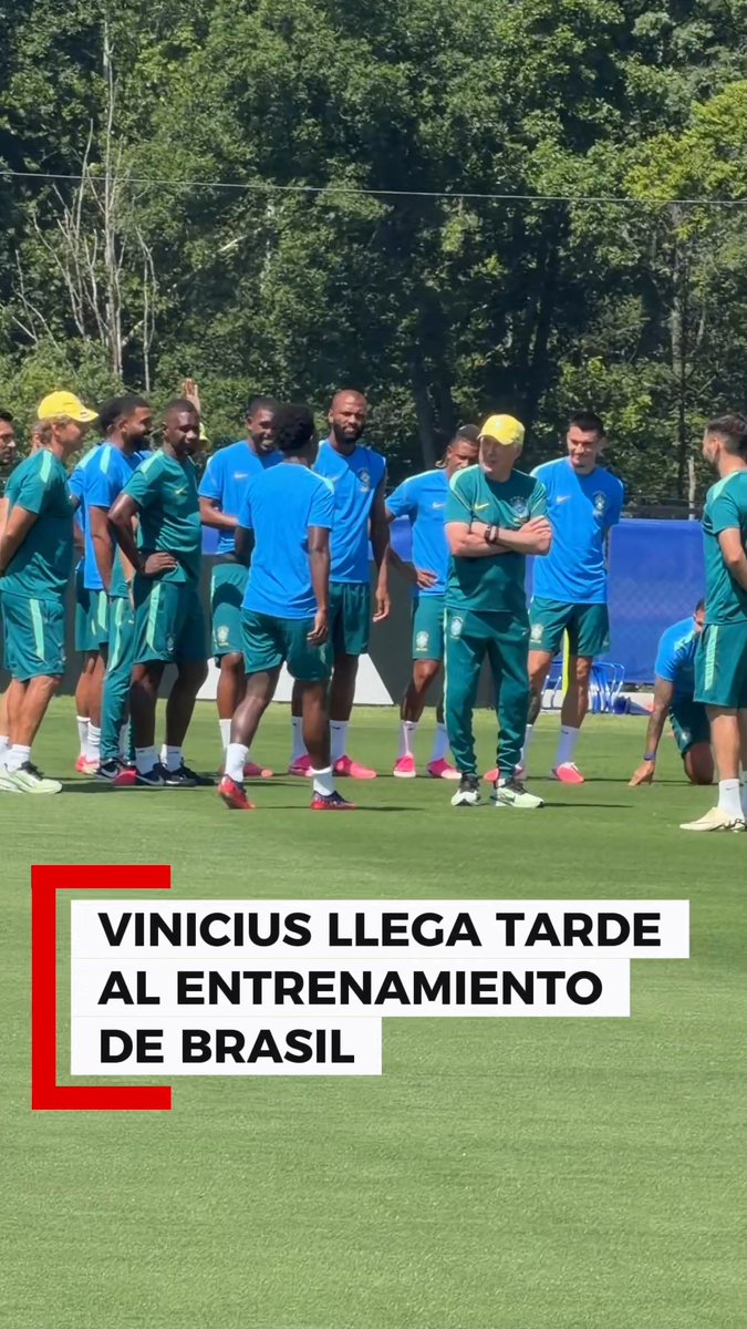¡A VINI SE LE HIZO TARDE! 😅 Ancelotti ya estaba dando la charla técnica cuando llega el astro brasileño 😰 🇧🇷 Y sus compañeros no se la perdonaron 🤣