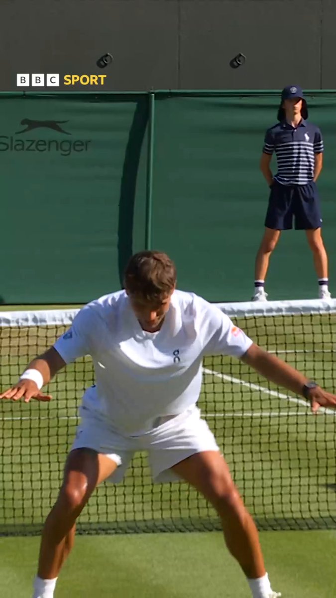 Flavio Cobolli with the Cunha celebration on Court 2! 🙌 Turns out it was a bet with his coach 😄