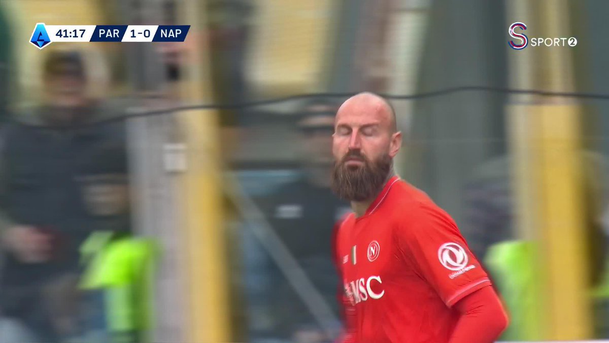 Beşiktaş’ımızın gündemindeki kaleci Vanja Milinković-Savić… Sadece kaleci değil, adeta bir stoper. 👀