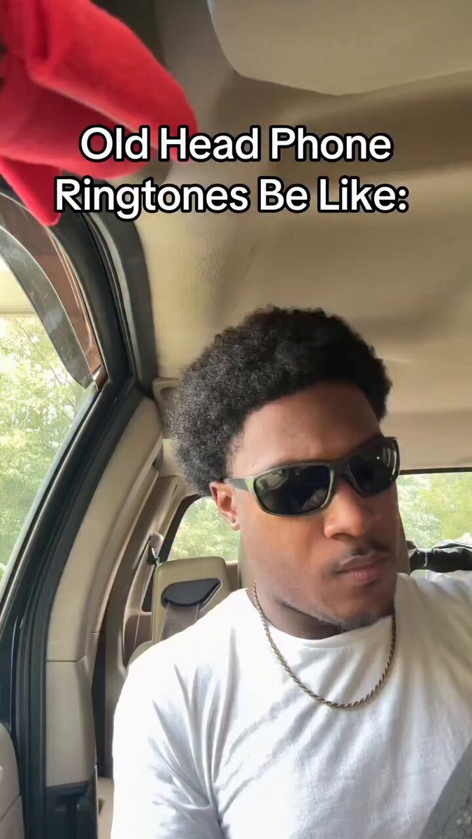 They all got the same ringtone😂😂😂😂🤣🤣🤣🤣