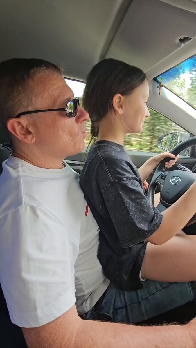 A father teaching his daughter how to drive, yet some people are more focused on the fact that she’s sitting on his lap than the moment itself. If the concern is safety, that’s understandable. But assuming something inappropriate without any evidence feels like overthinking. What’s your take here ??🤨