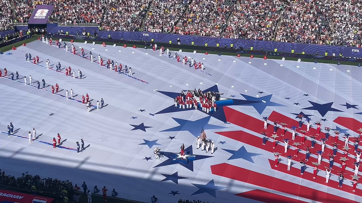 Happy 250 from the World Cup in Philadelphia, the birthplace of our nation 🇺🇸 National anthem performed by Idina Menzel, featuring a Navy flyover. Pretty cool moment