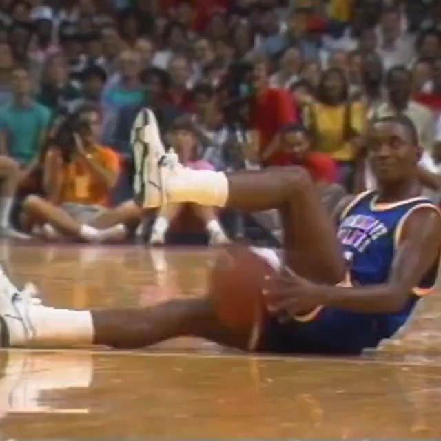 This 1988 Dominique Wilkins charity game shows just how UNREAL Isiah Thomas' handle was 🤯