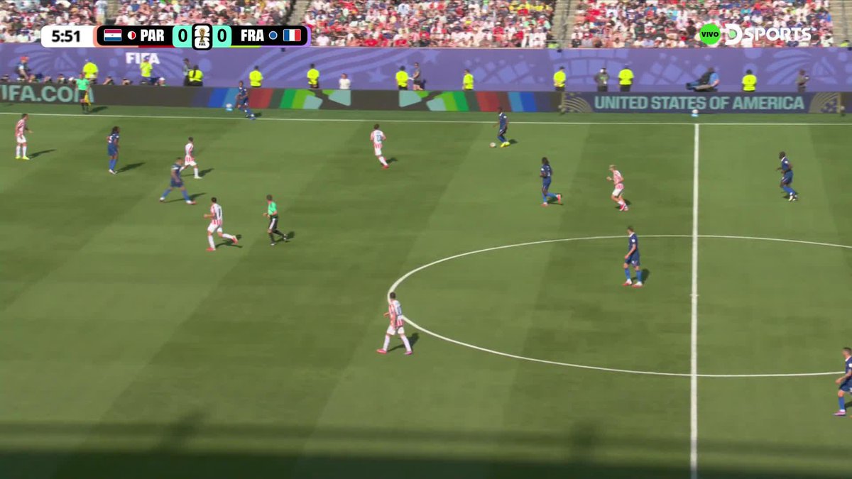 "Caño" Por este increíble caño que le hizo Mbappé a Almirón.
