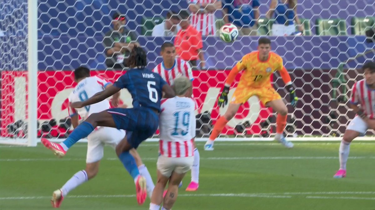حارس باراغواي غيل يتصدى بقوة لتسديدة كوني 😮🧤 #كأس_العالم2026 | #مونديال2026 | #كأس_العالم #beINWC26 | #FIFAWorldCup2026 | #FIFAWorldCup