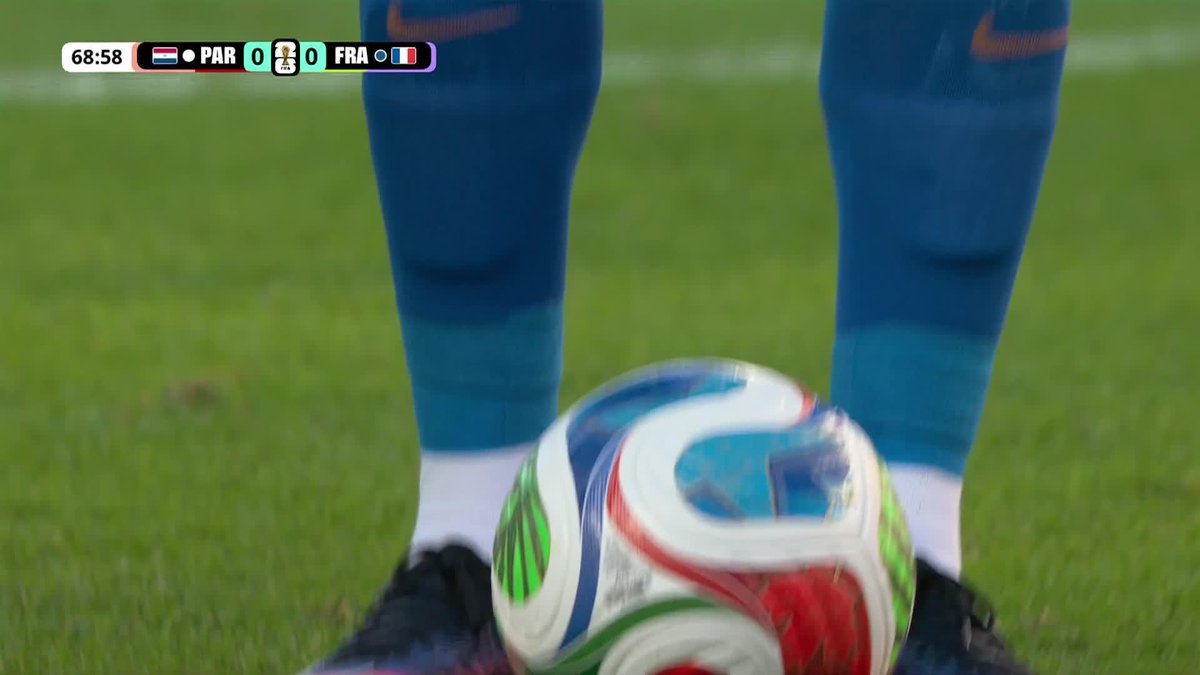 KYLIAN MBAPPÉ PUTS HOME THE PENALTY AND IT'S 1-0! 🇫🇷 #FIFAWorldCup