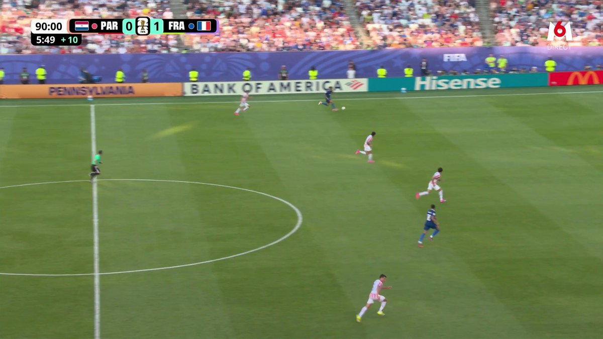 Double parade incroyable du gardien paraguayen devant Mbappé ! Le capitaine des Bleus était tout proche du doublé 🧤 La France mène 1-0. Suivez le match sur M6 et M6+ #CDM2026 #FIFAWorldCup #PARFRA