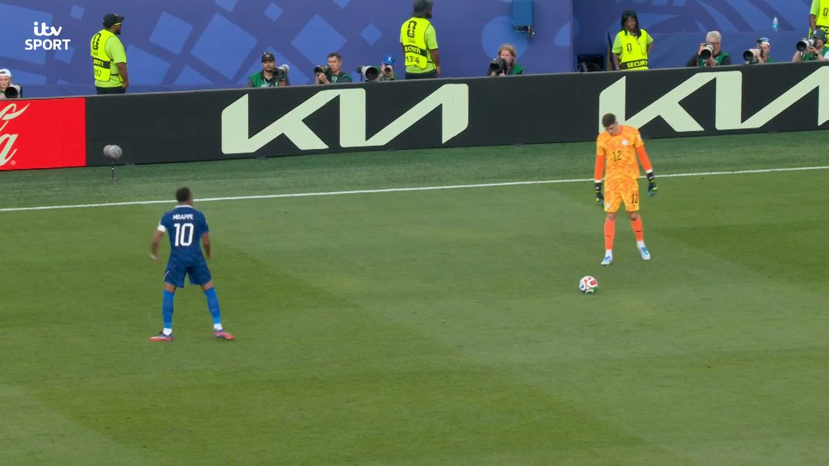 Tempers boiled over after the full-time whistle at the end of a tense game between France and Paraguay 😬