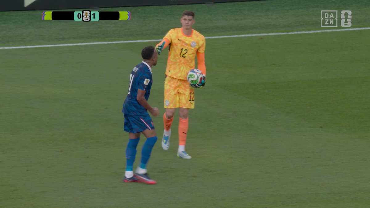 LA RABIA DE MBAPPÉ AL CLASIFICAR PARA CUARTOS DE FINAL 🔥 Orlando Gill, portero de Paraguay, le tendió la mano... pero él siguió su camino #DAZNMundial #FIFAWorldCup